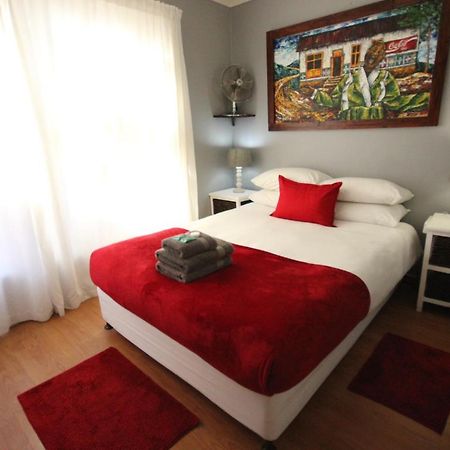 Saltycrax Backpackers And Surf Hostel Блубергстранд Екстериор снимка