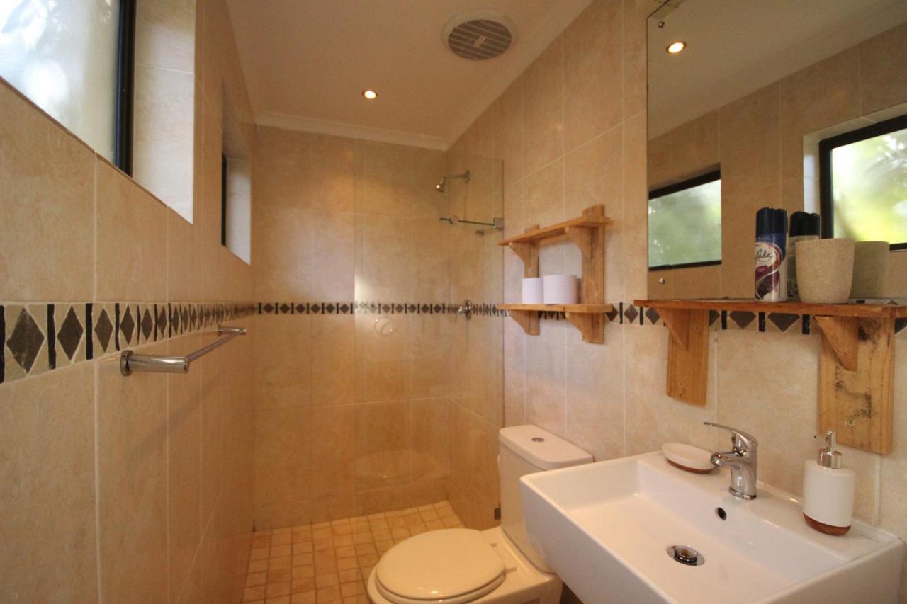 Saltycrax Backpackers And Surf Hostel Блубергстранд Екстериор снимка