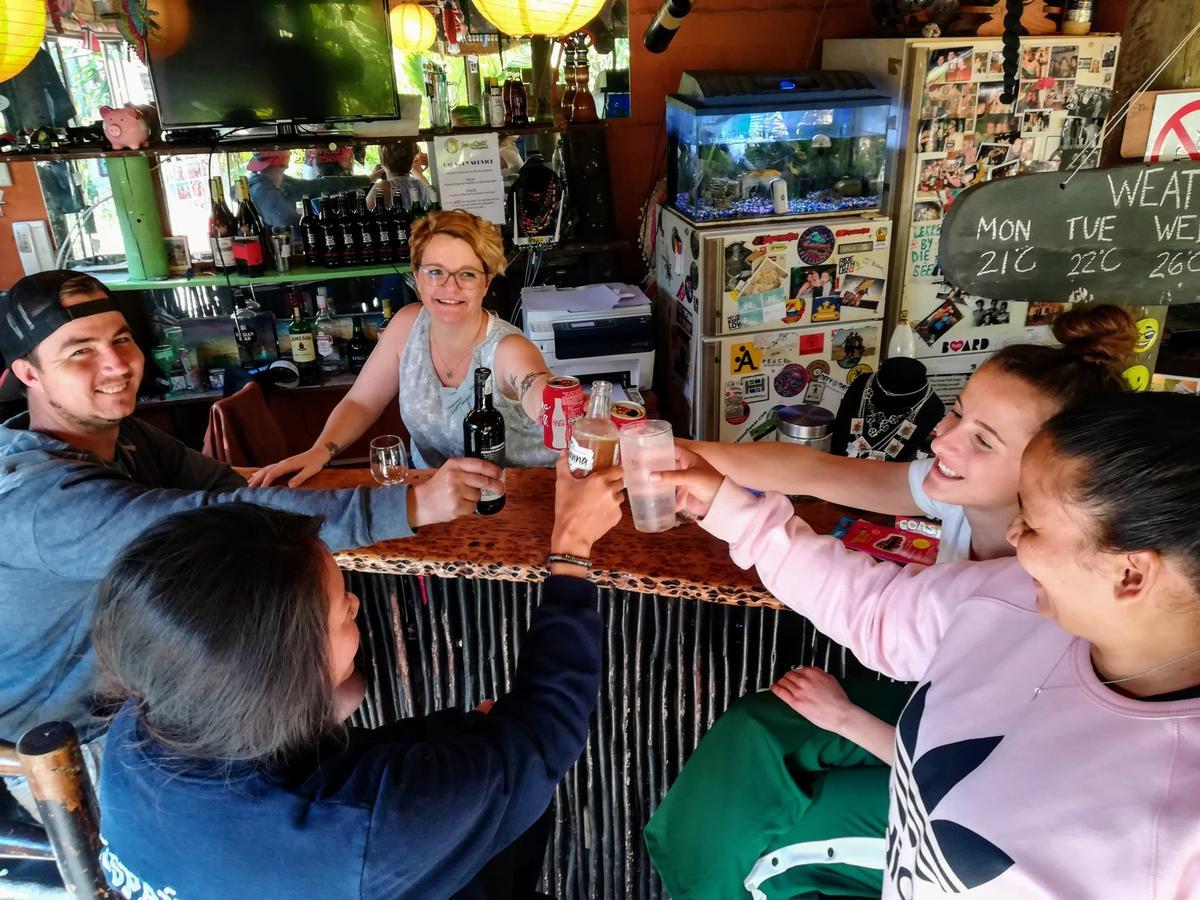 Saltycrax Backpackers And Surf Hostel Блубергстранд Екстериор снимка