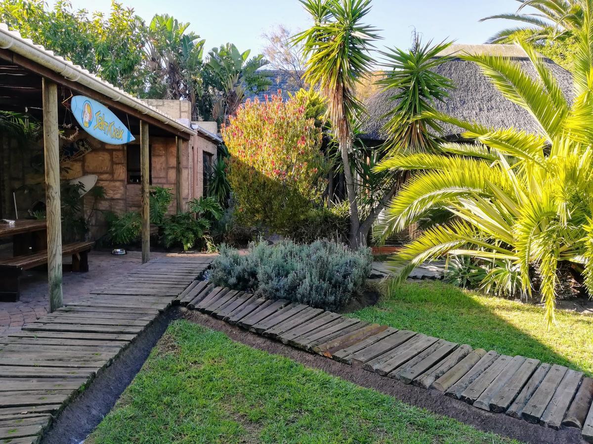 Saltycrax Backpackers And Surf Hostel Блубергстранд Екстериор снимка
