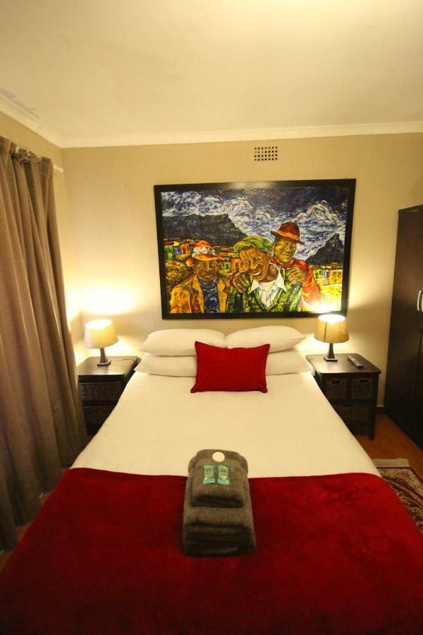 Saltycrax Backpackers And Surf Hostel Блубергстранд Екстериор снимка