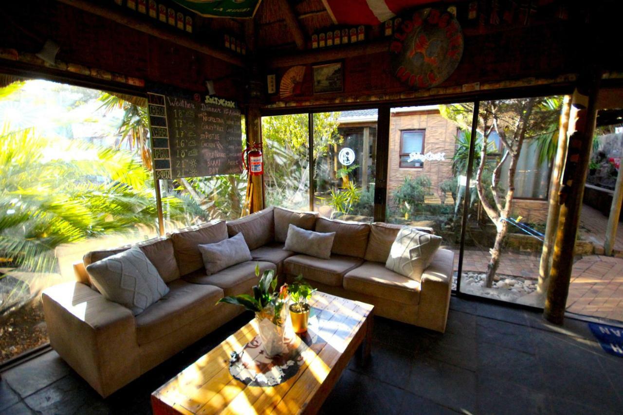 Saltycrax Backpackers And Surf Hostel By Curiocity Блубергстранд Екстериор снимка