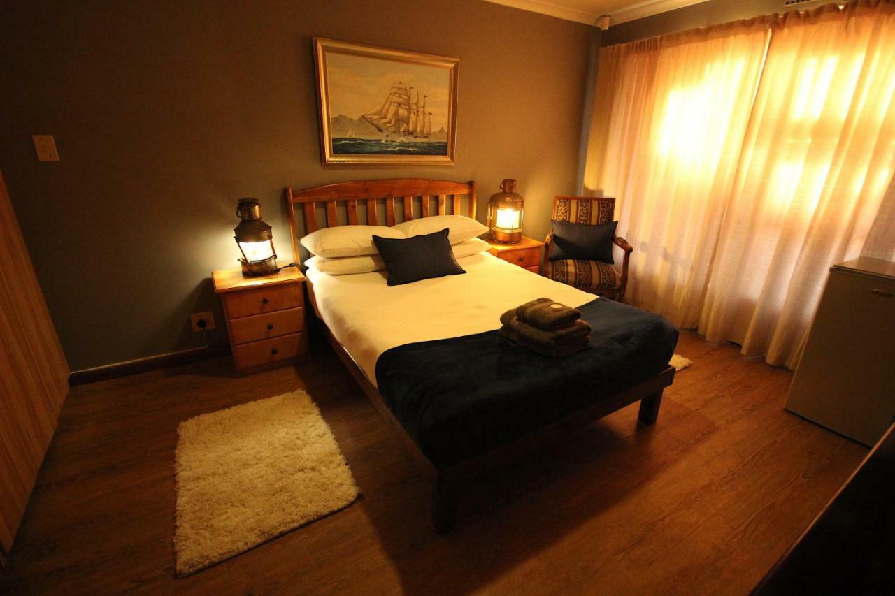 Saltycrax Backpackers And Surf Hostel By Curiocity Блубергстранд Екстериор снимка
