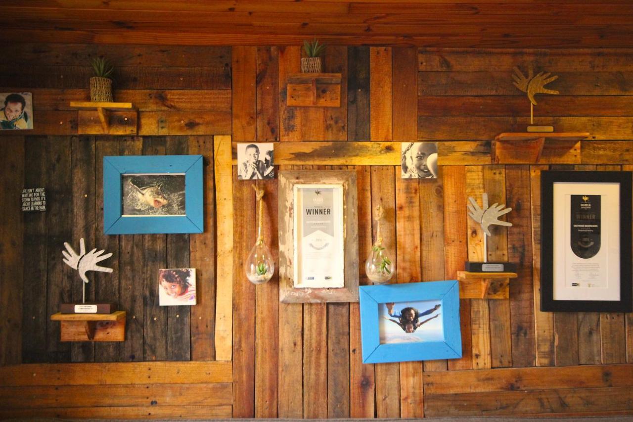 Saltycrax Backpackers And Surf Hostel By Curiocity Блубергстранд Екстериор снимка