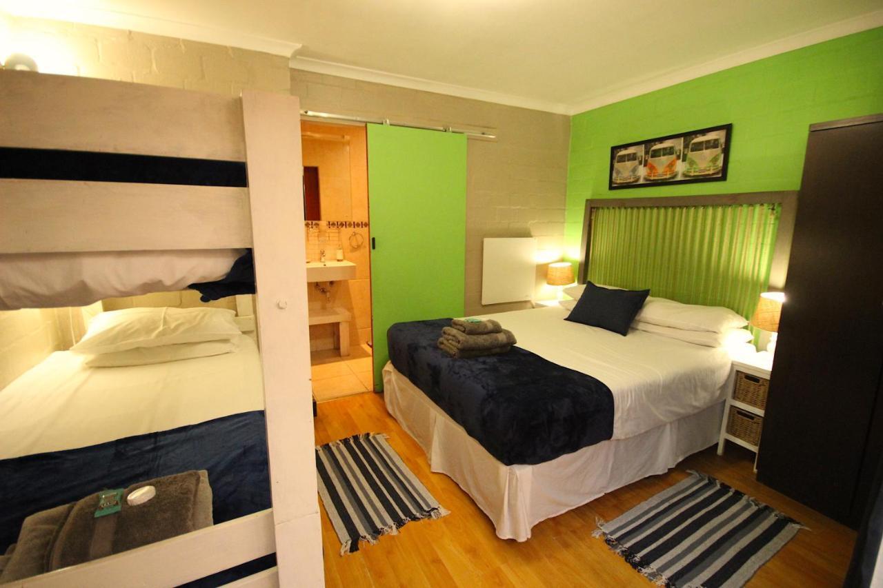 Saltycrax Backpackers And Surf Hostel By Curiocity Блубергстранд Екстериор снимка