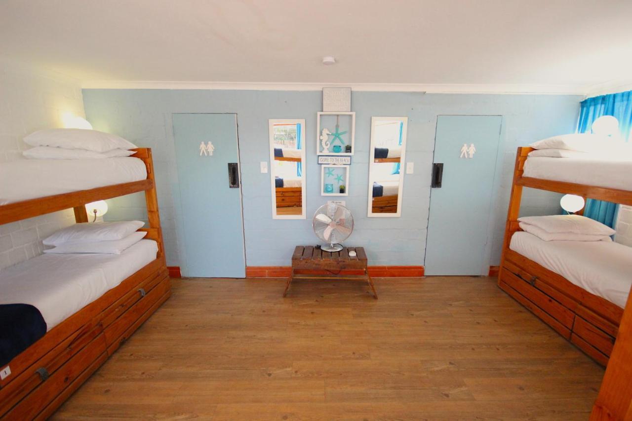 Saltycrax Backpackers And Surf Hostel By Curiocity Блубергстранд Екстериор снимка