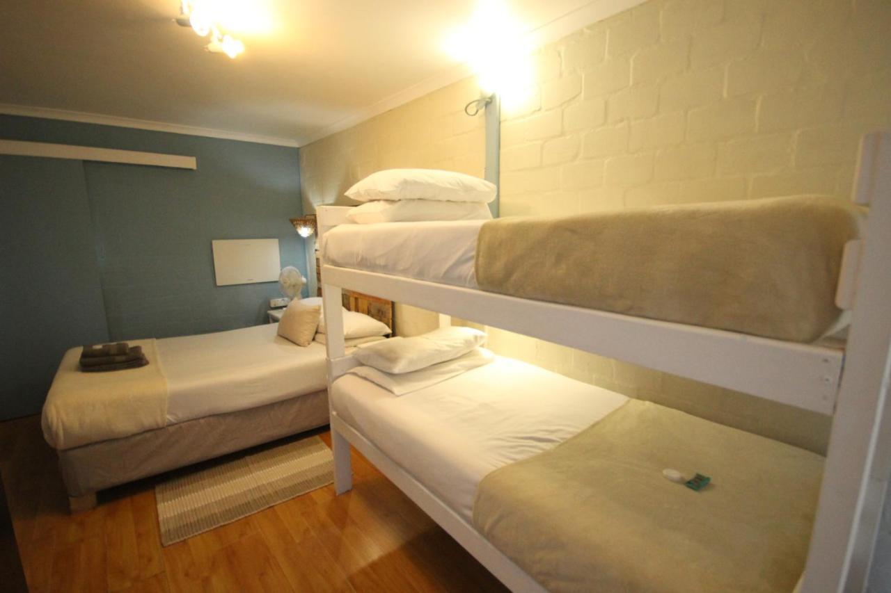 Saltycrax Backpackers And Surf Hostel By Curiocity Блубергстранд Екстериор снимка