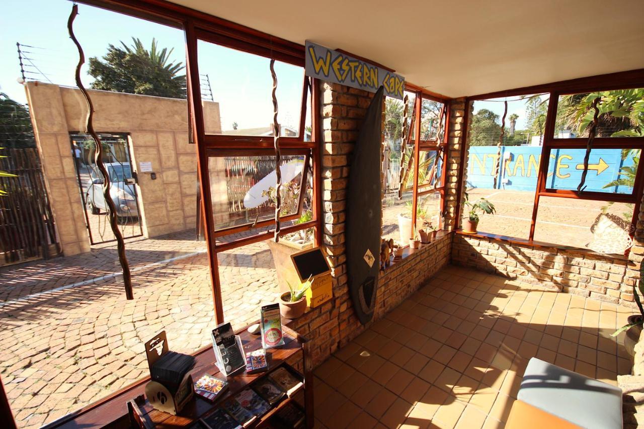 Saltycrax Backpackers And Surf Hostel By Curiocity Блубергстранд Екстериор снимка