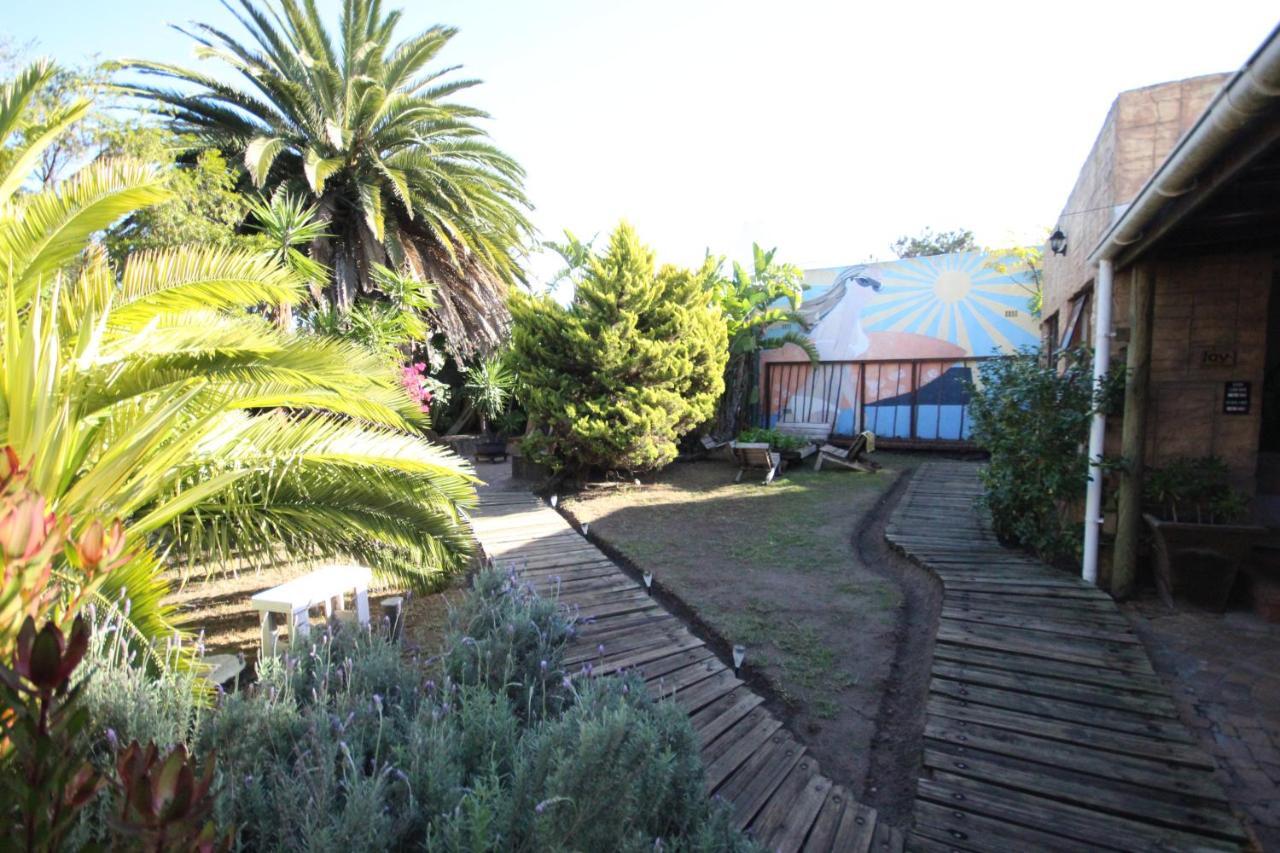 Saltycrax Backpackers And Surf Hostel Блубергстранд Екстериор снимка