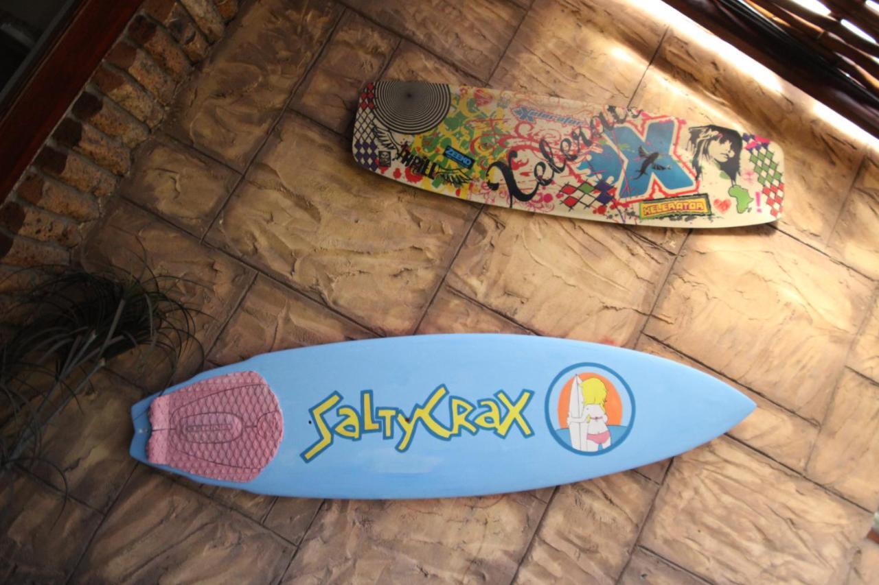 Saltycrax Backpackers And Surf Hostel By Curiocity Блубергстранд Екстериор снимка
