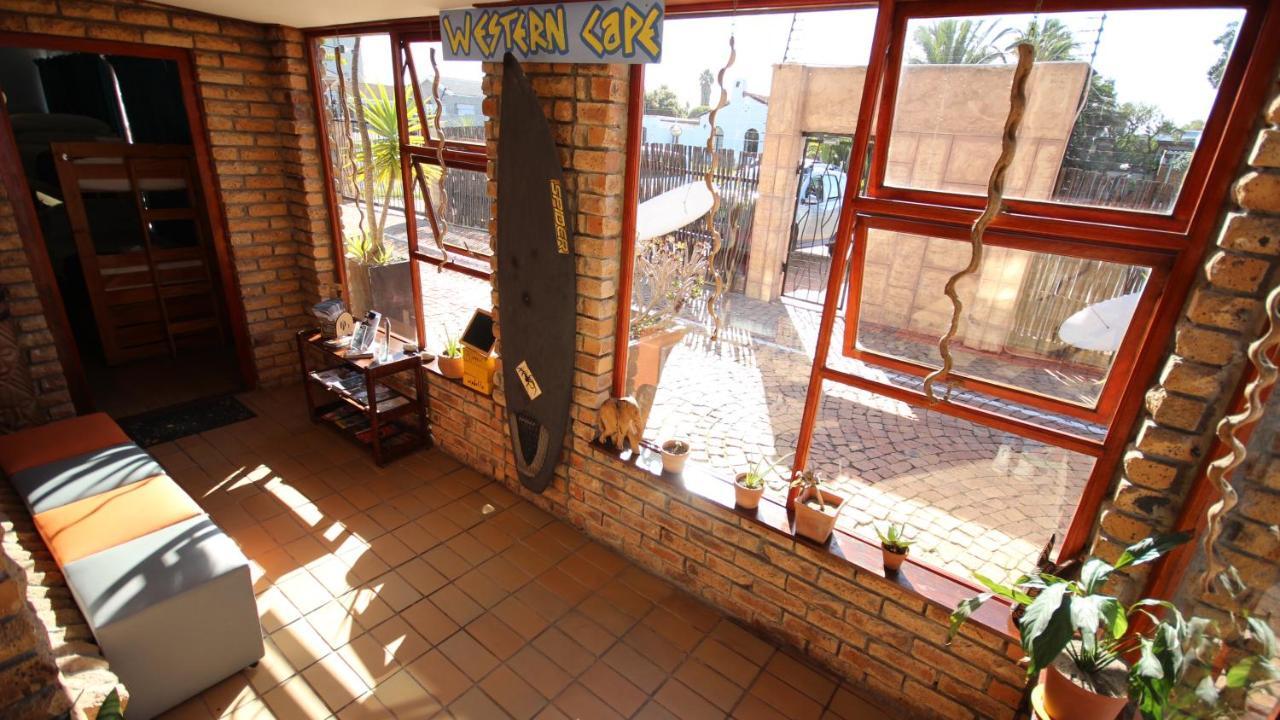 Saltycrax Backpackers And Surf Hostel By Curiocity Блубергстранд Екстериор снимка